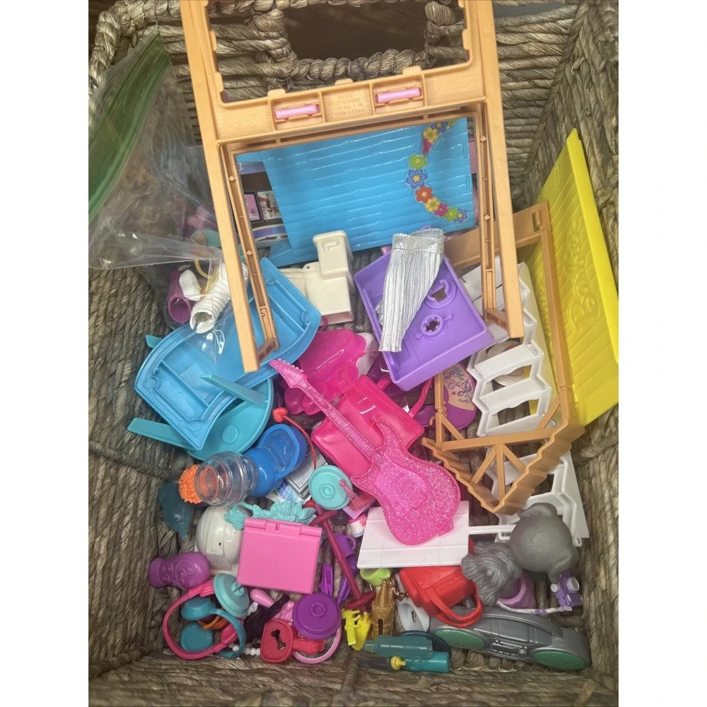 Barbie Mattel Mixed Lot Clothing And Accessories And Other Doll Accessories
